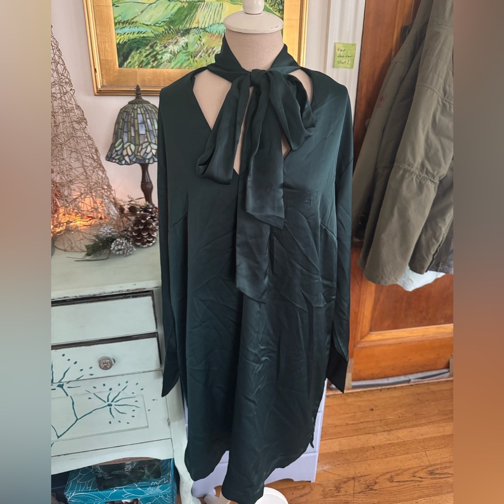 H&M Elegant Dark Green Satin Tie-Neck Shirt Dress M Business Wear Dressy VGUC
